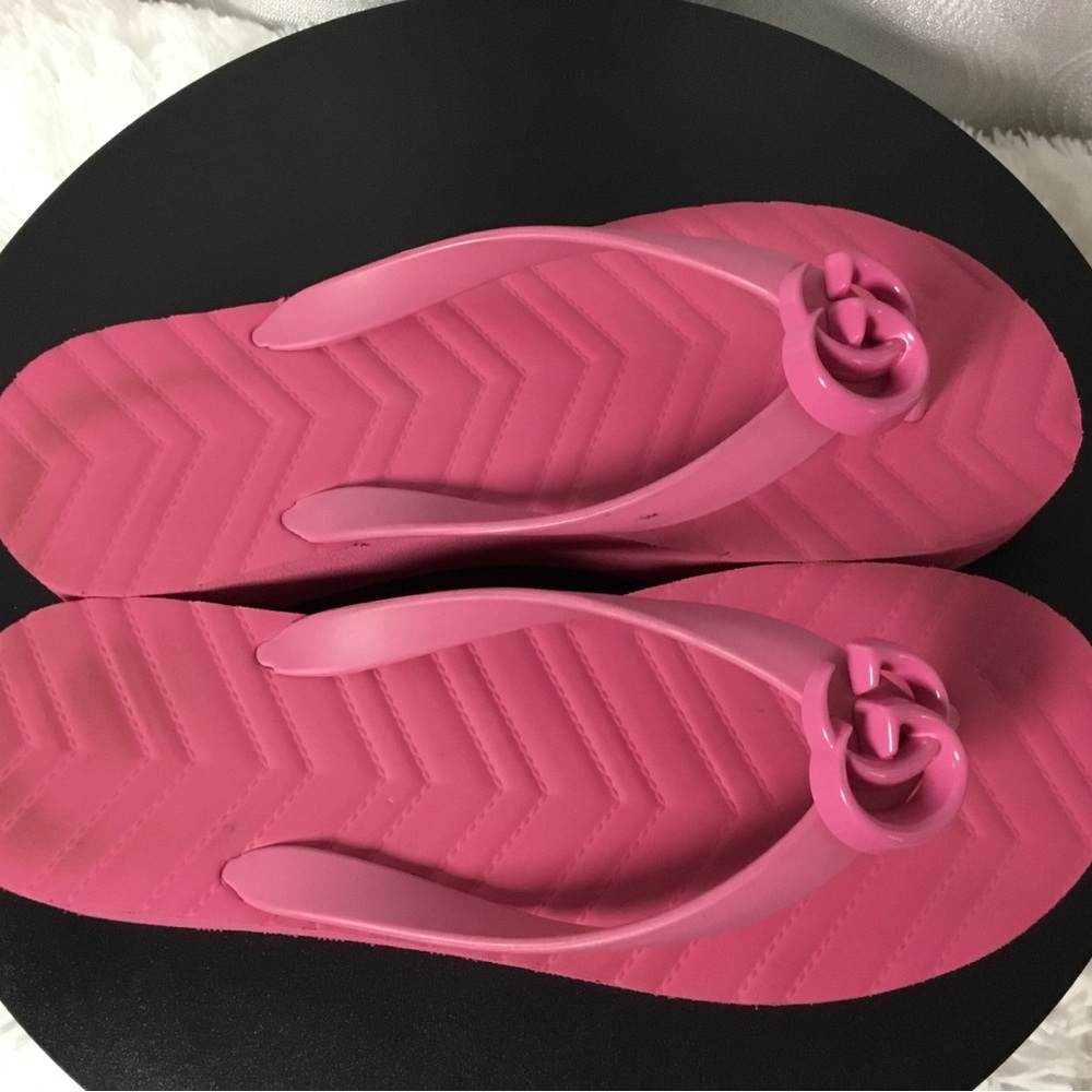 Gucci Hot Pink GG Logo Rubber Flip Flops - Picture 2 of 9